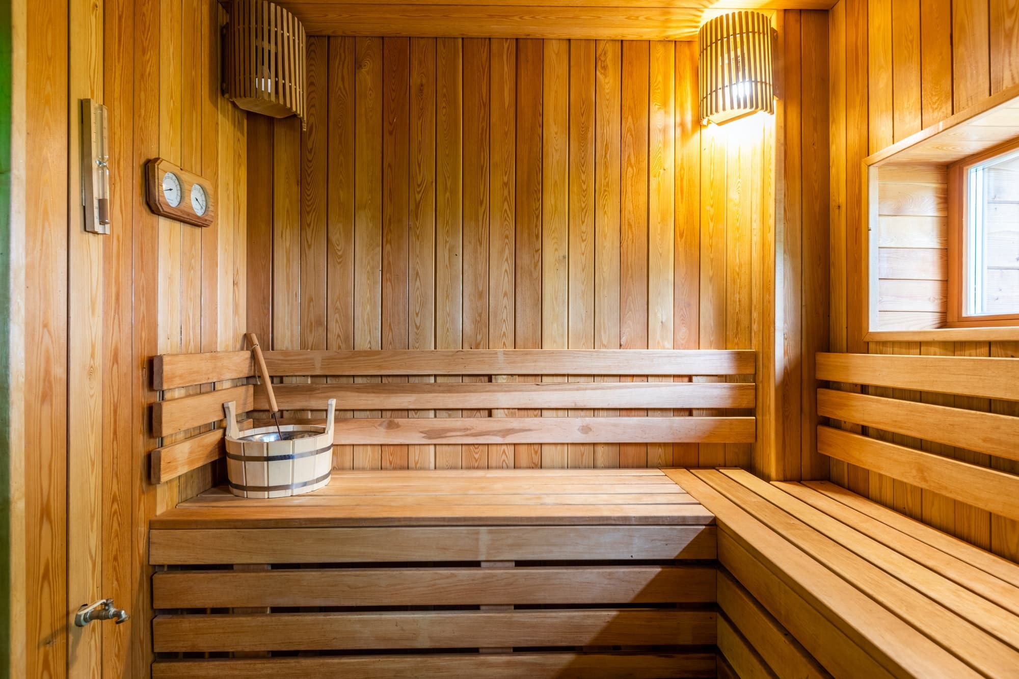 Milieux-de-détente-dans-un-sauna-en-Finlande